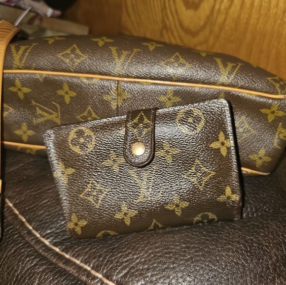 LOUIS VUITTON 3 PC MATCHING SET - Picture 7 of 16